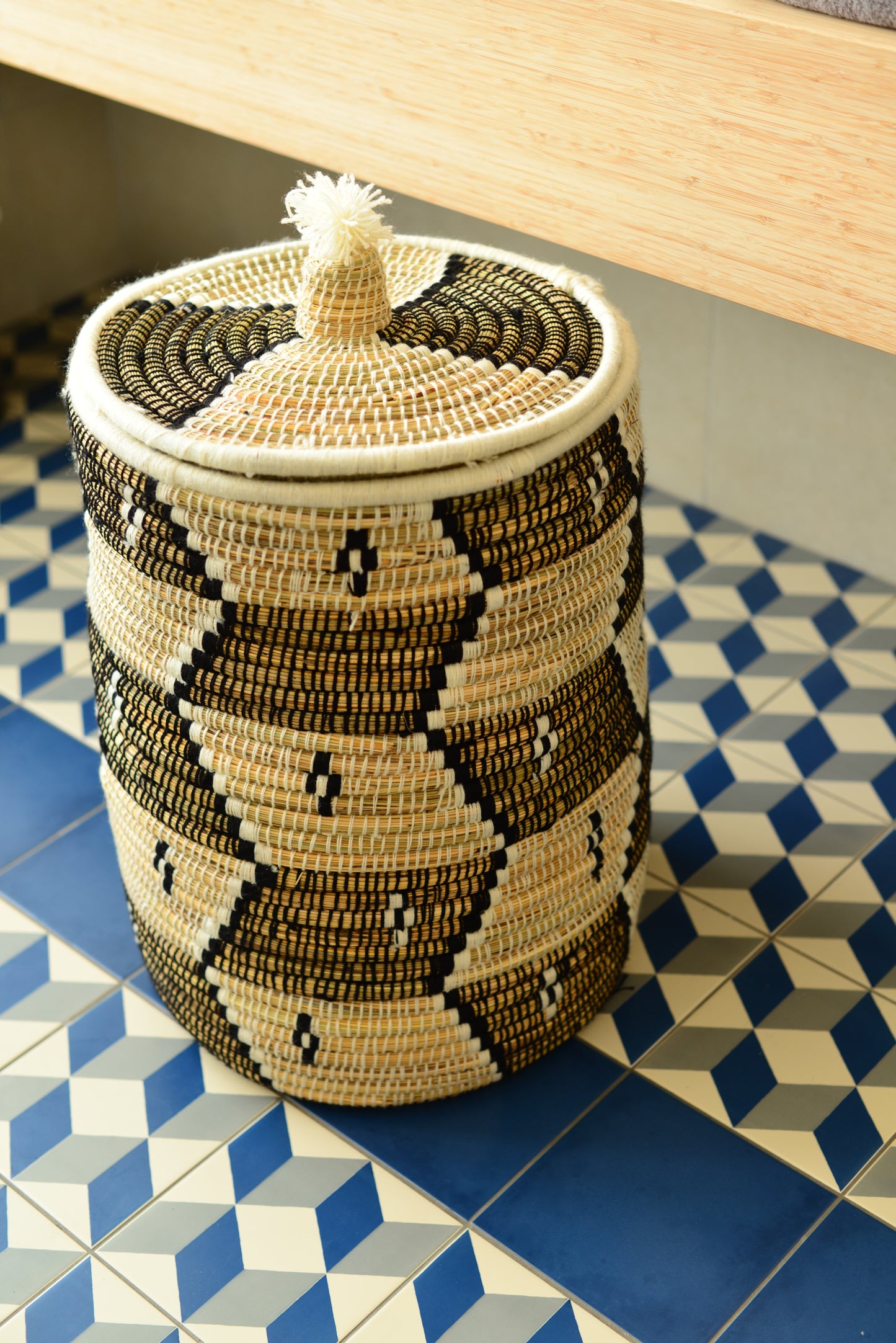 Panier à linge noir/blanc avec couvercle