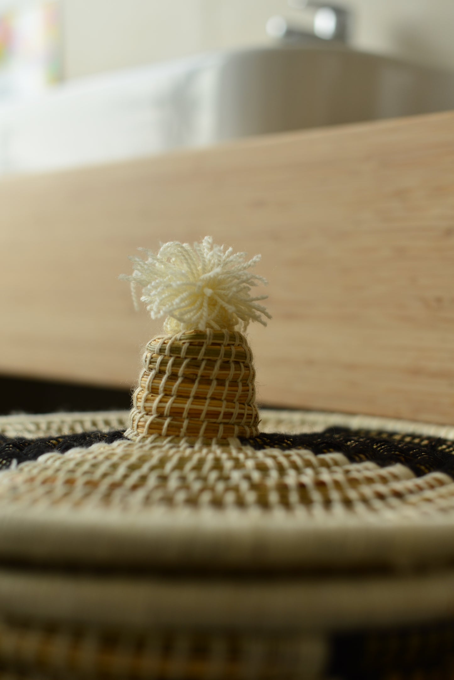 Panier à linge noir/blanc avec couvercle