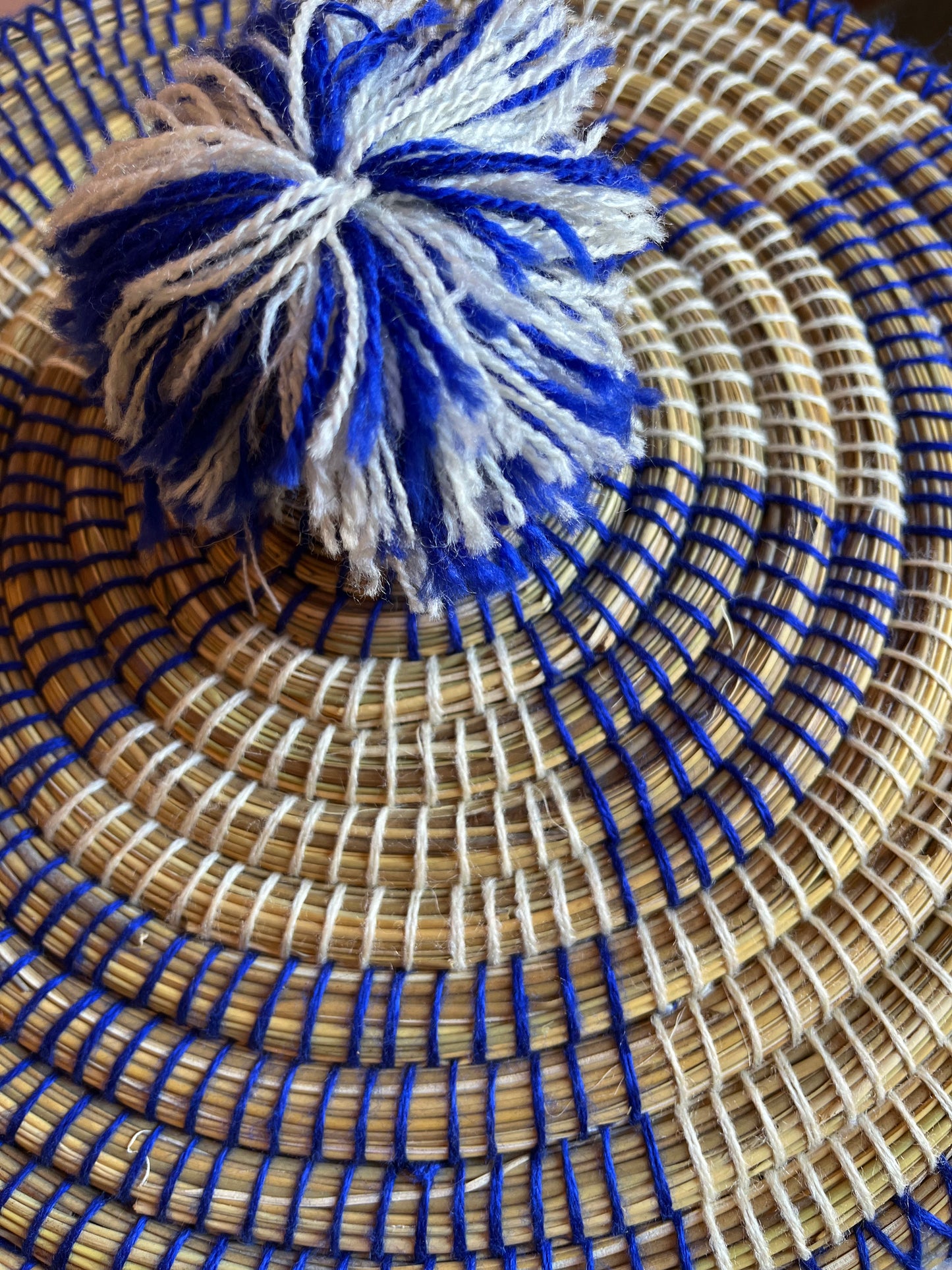 Panier à linge coloré avec couvercle