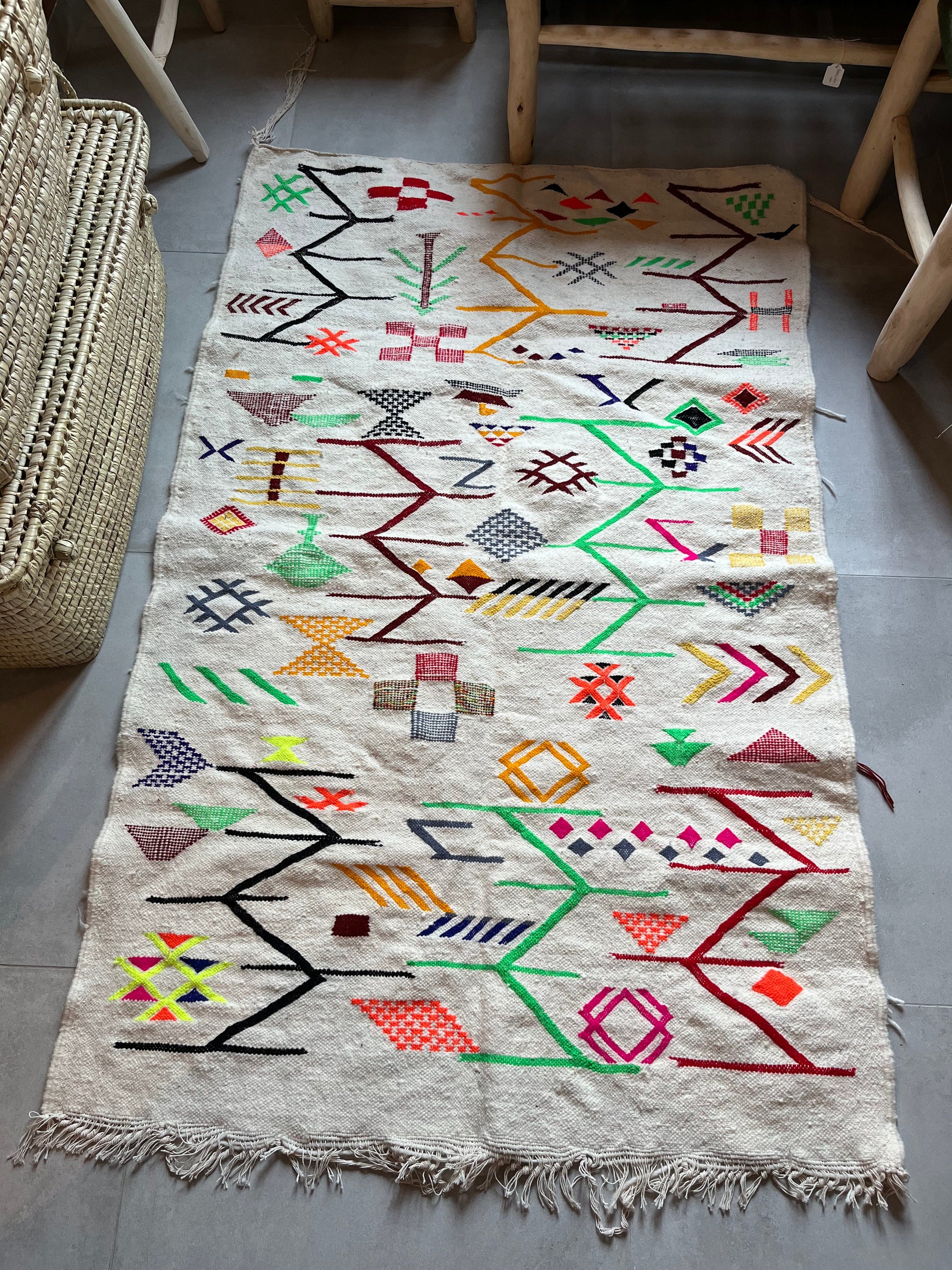 Tapis berbère en laine 100/150 cm à motifs colorés, fait main au Maroc