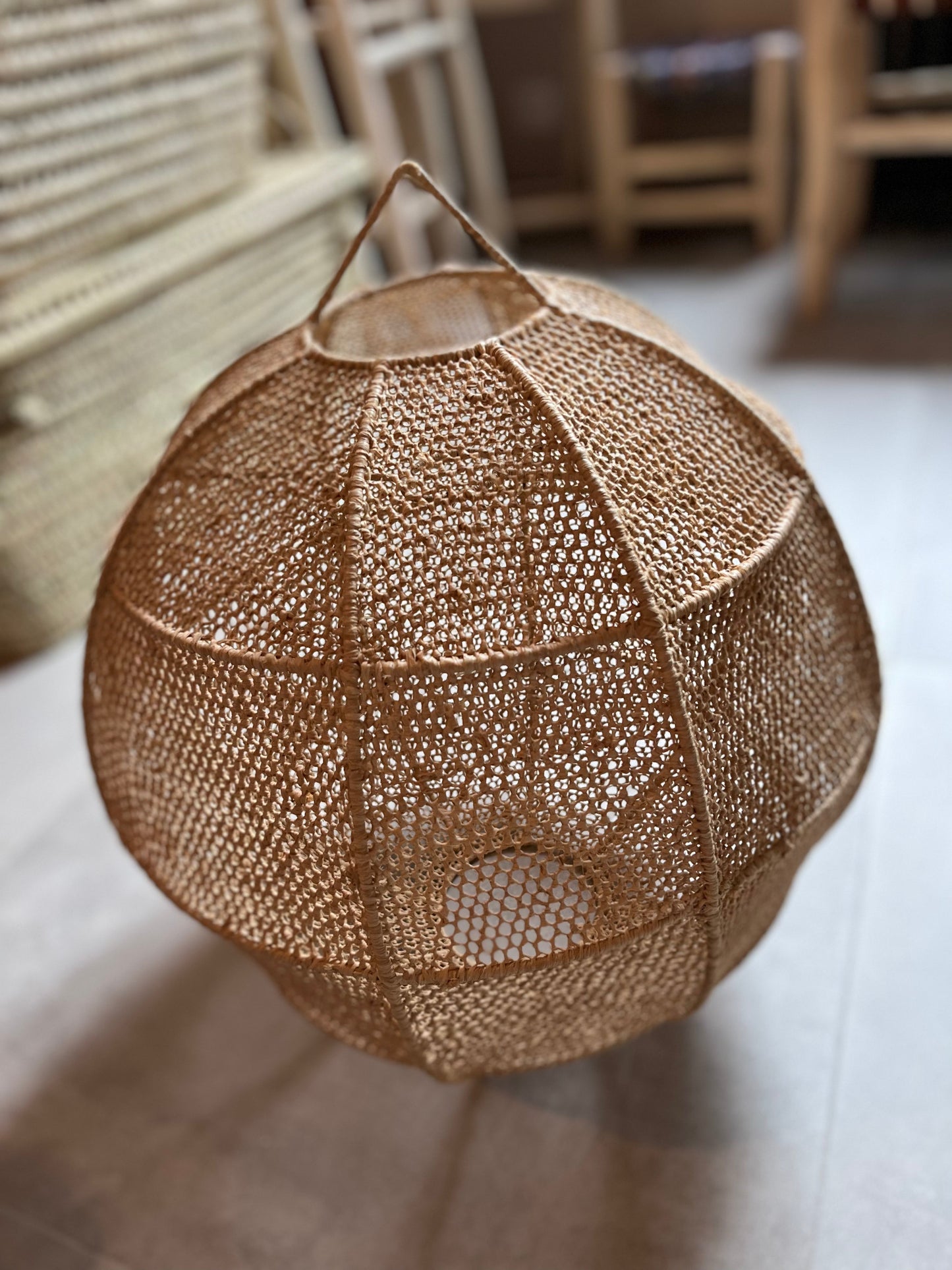 Abat-jour rond en raphia tressé 40 cm, artisanat marocain fait main