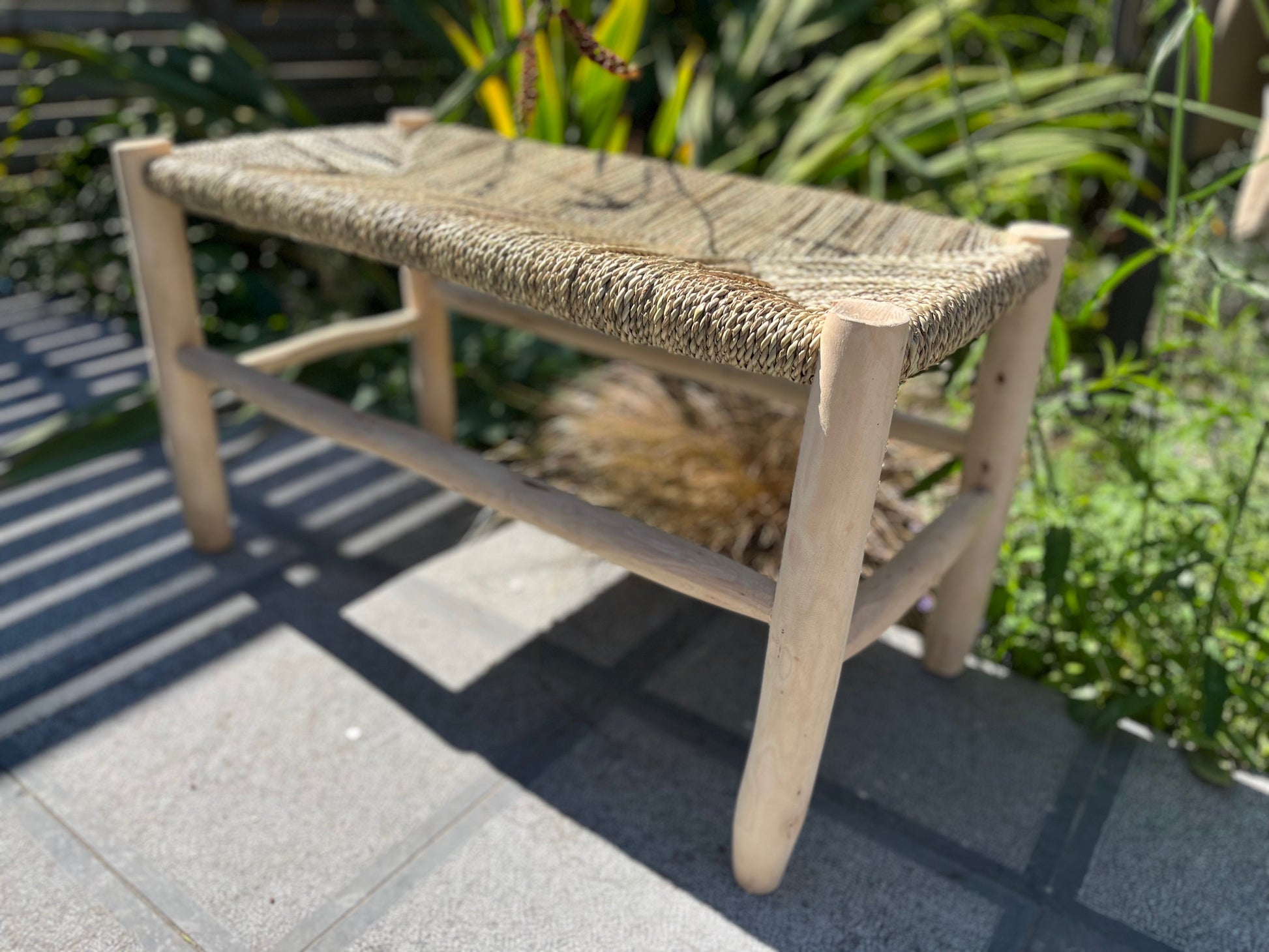 Banc en palmier tressé 80 cm, vue de profil