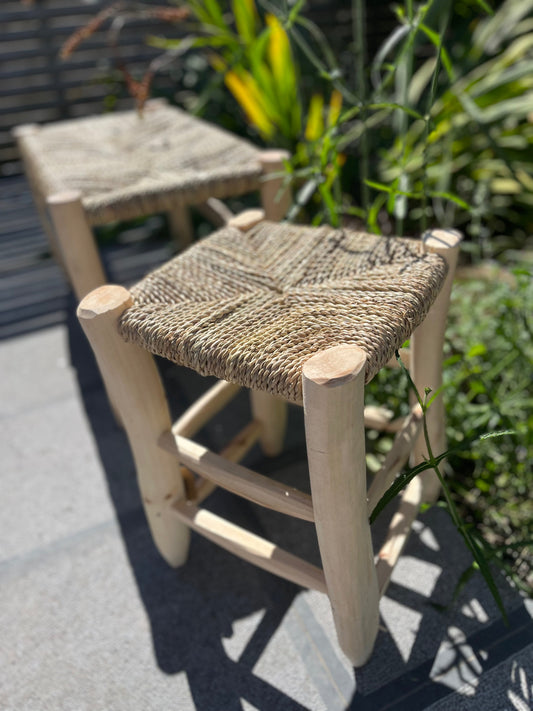 Tabouret en palmier tressé 40 cm et bois d'eucalyptus, artisanat marocain