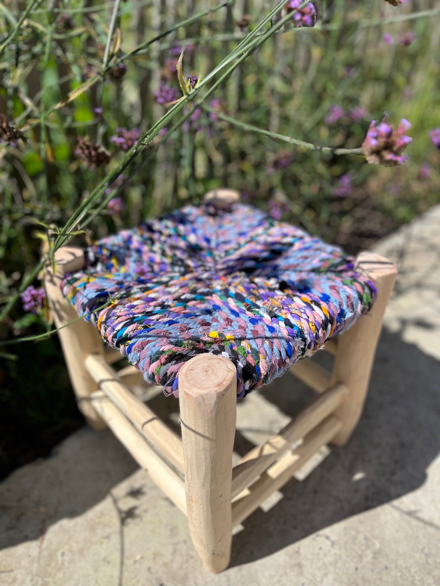 Tabouret boucherouite 30 cm en tissu recyclé tissé main, artisanat marocain