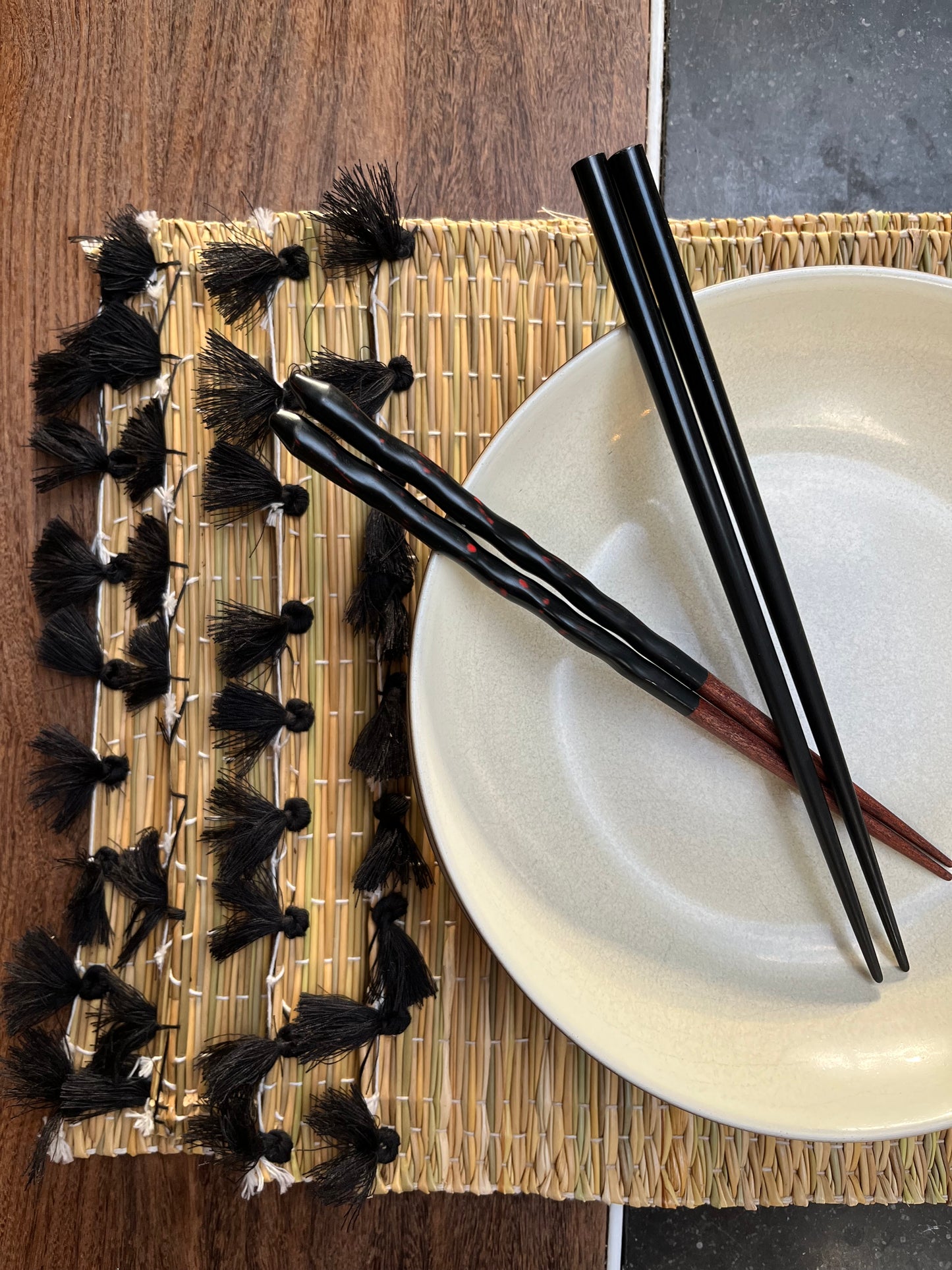 Set de table à pompons noirs 30x40 cm